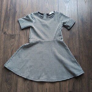 Back and White pattern dress girls size 6-8
